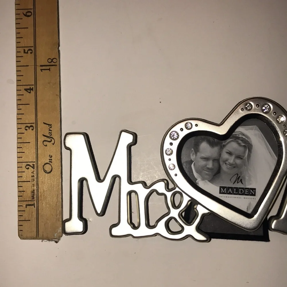 NWOT Mr & Mrs Picture Frame